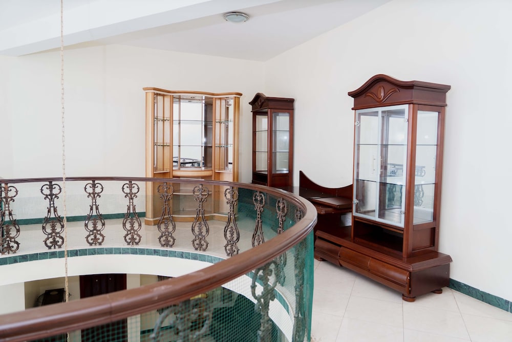 Mini-Mansion Villa Adjacent To The Beach view 4