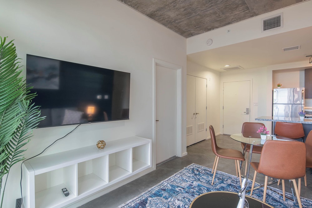 ROVE LIVING/KL - Roosevelt Point
