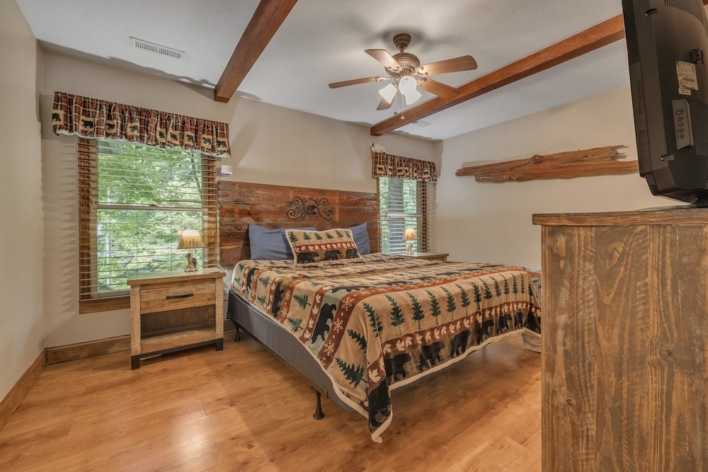 Cozy Cabin Between Gatlinburg & Pigeon Forge W/ Hot Tub 1 Bedroom Cabin by Redawning view 2