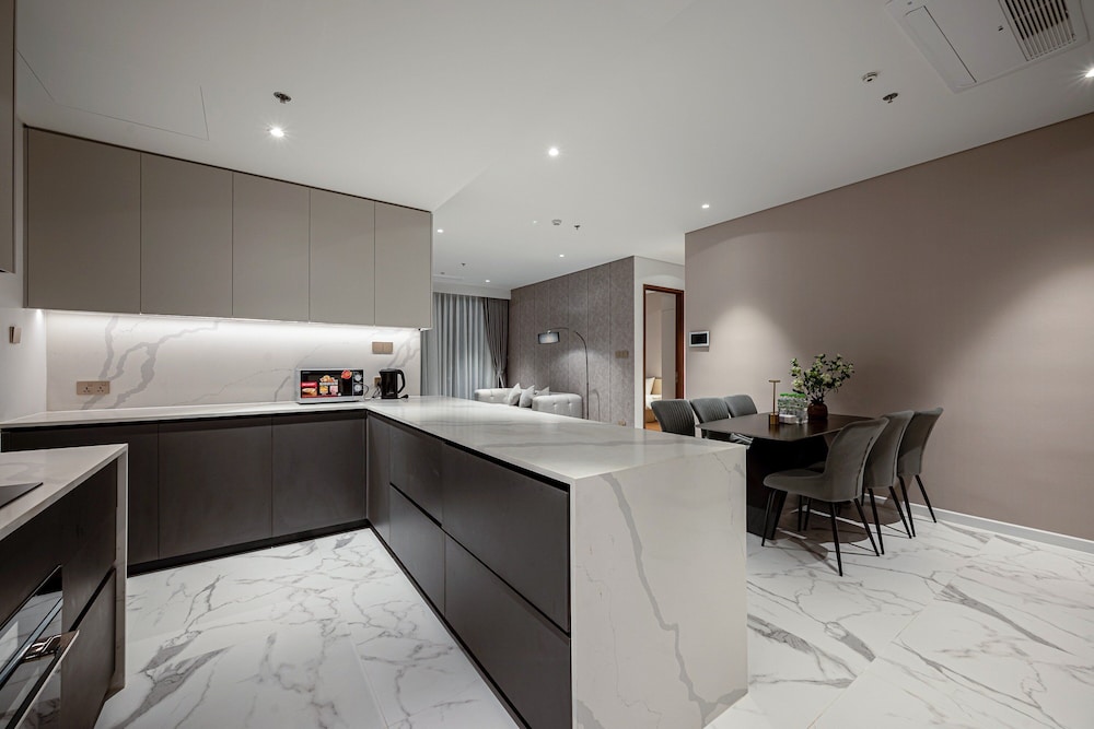 DongDong Apartment The Metropole
