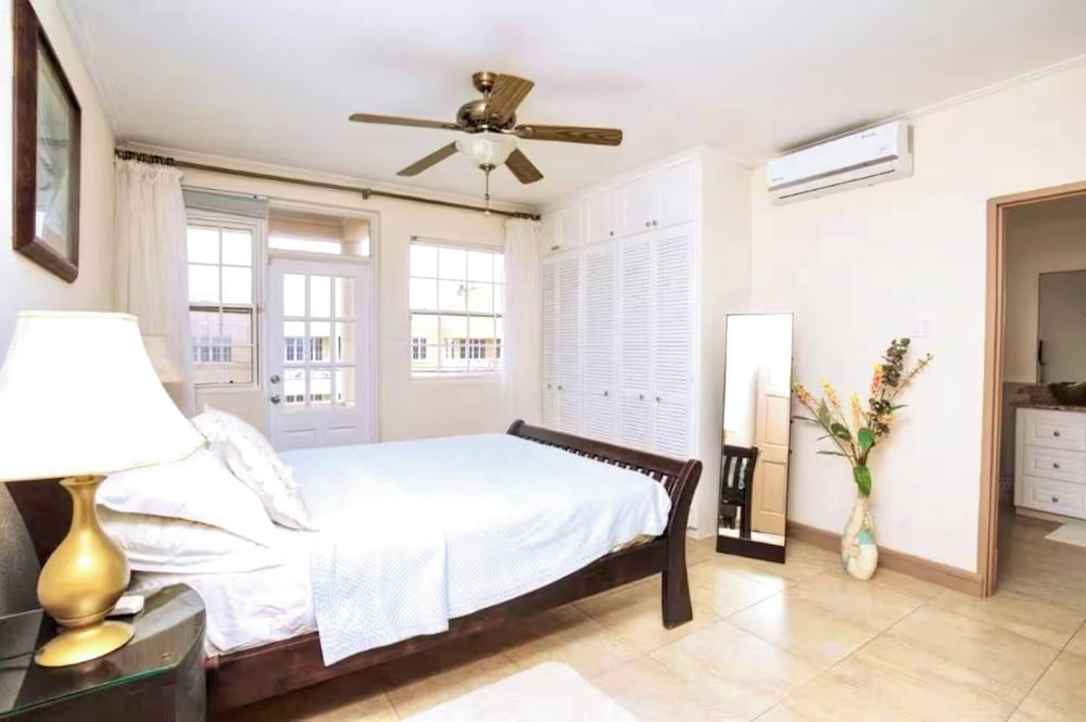 Landsdown House 5bd by Zenbreak