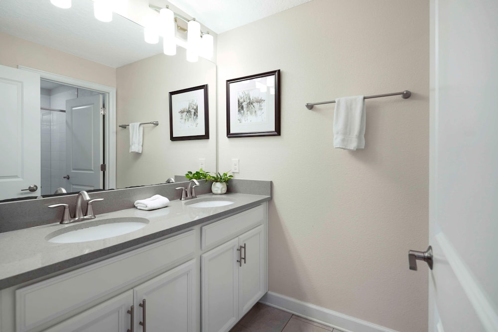 Stylish 4BR Pool Townhome Storey Lake