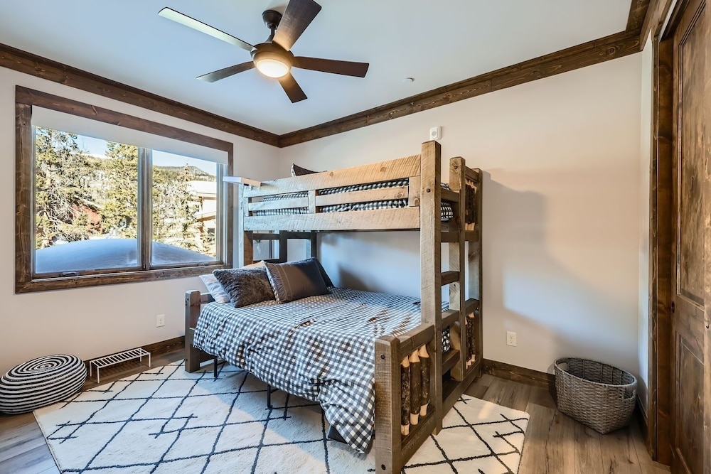1890 The Seasons 3 Bedroom Townhouse