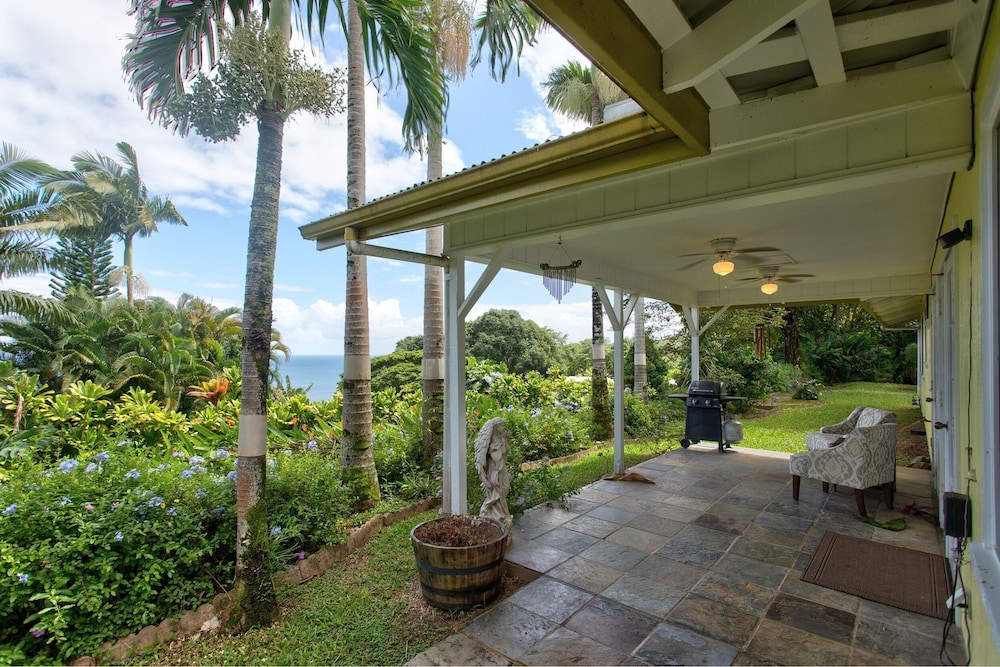 Maui Vacations - Hamakua Pukana La Hale 3 Bedroom Home by RedAwning - Property Image 4