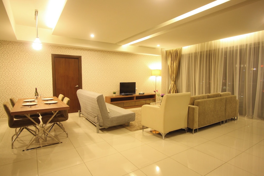 NaiBnB @ Regalia Residence