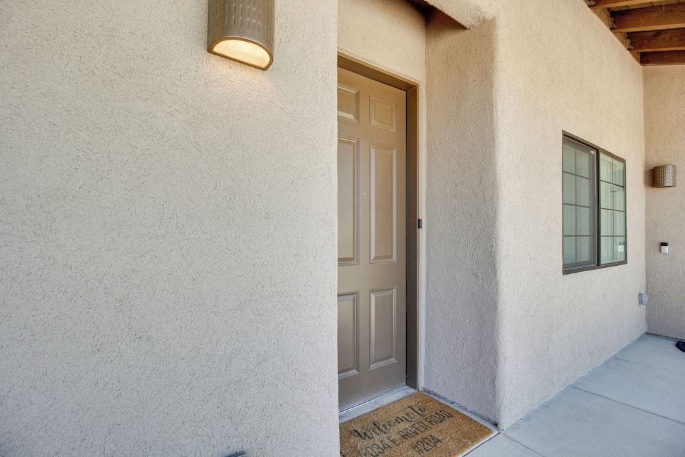 Central Tucson Condo w/ Community Pool + Hot Tub! view 4