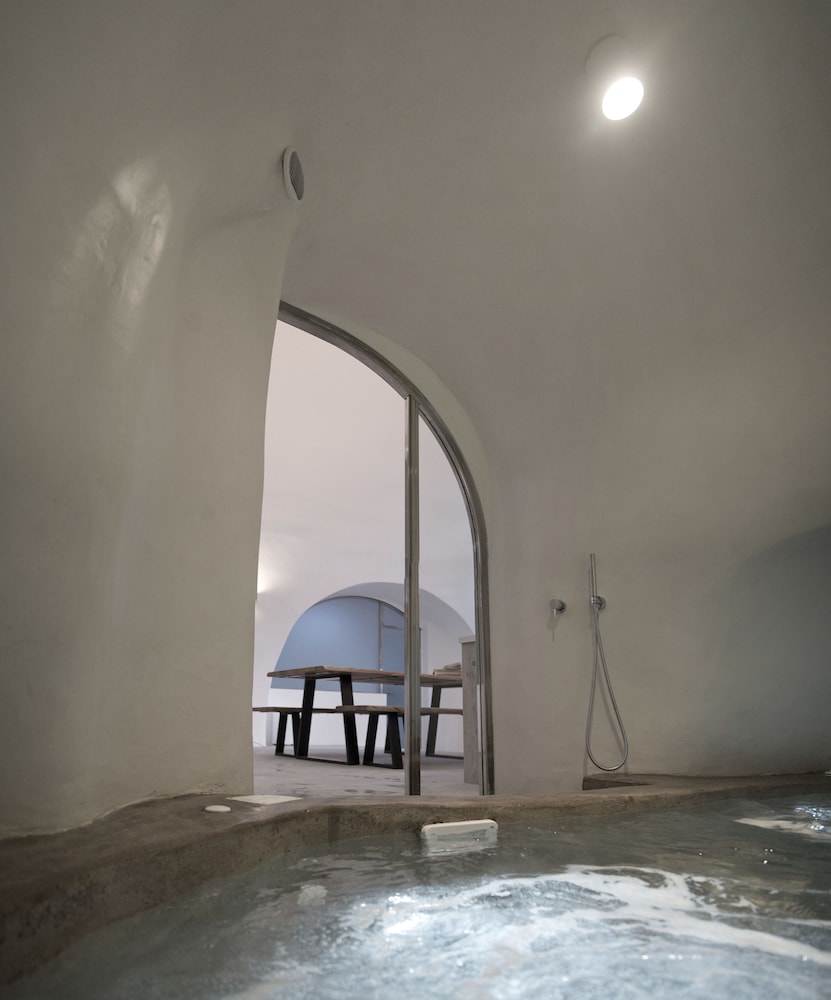 Alluvial Santorini Suites