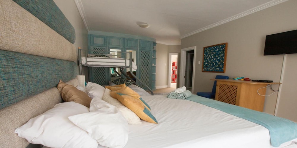 Fly me to the Moon Guest House