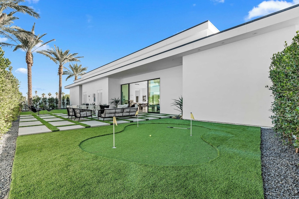 Exclusive Indio Villa Pool, Hot Tub, Putting Green Sleeps 18 Bravo #6