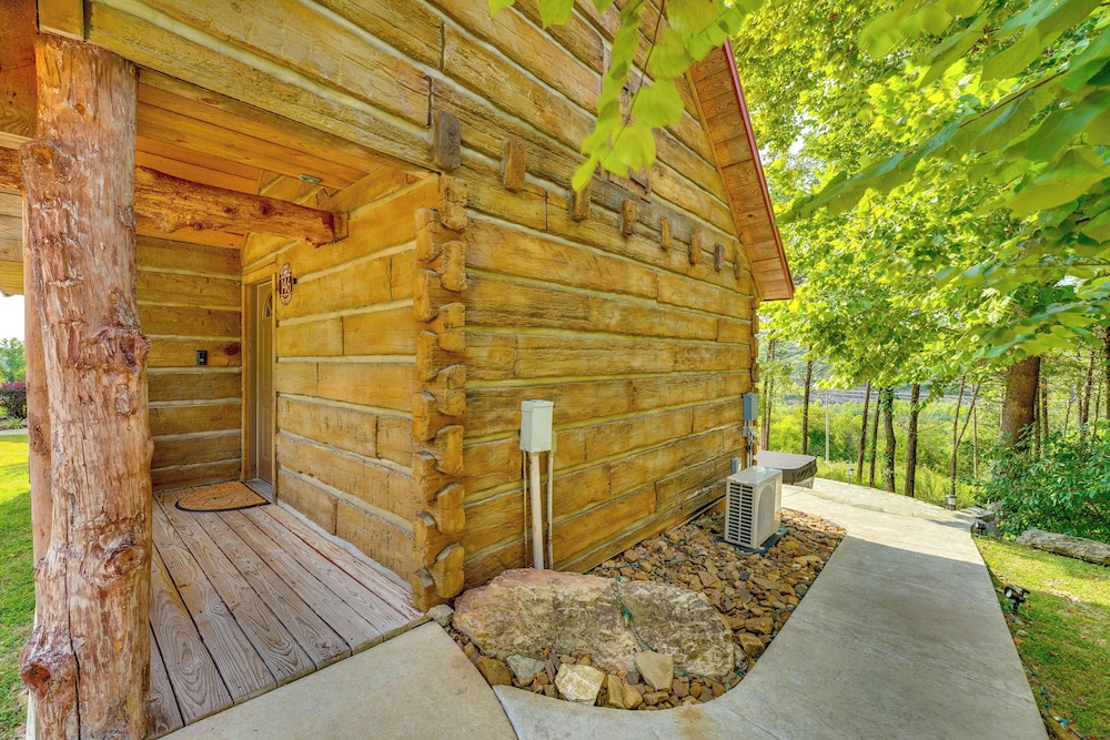 'antler's Point' Cabin w/ Patio in Branson! view 5