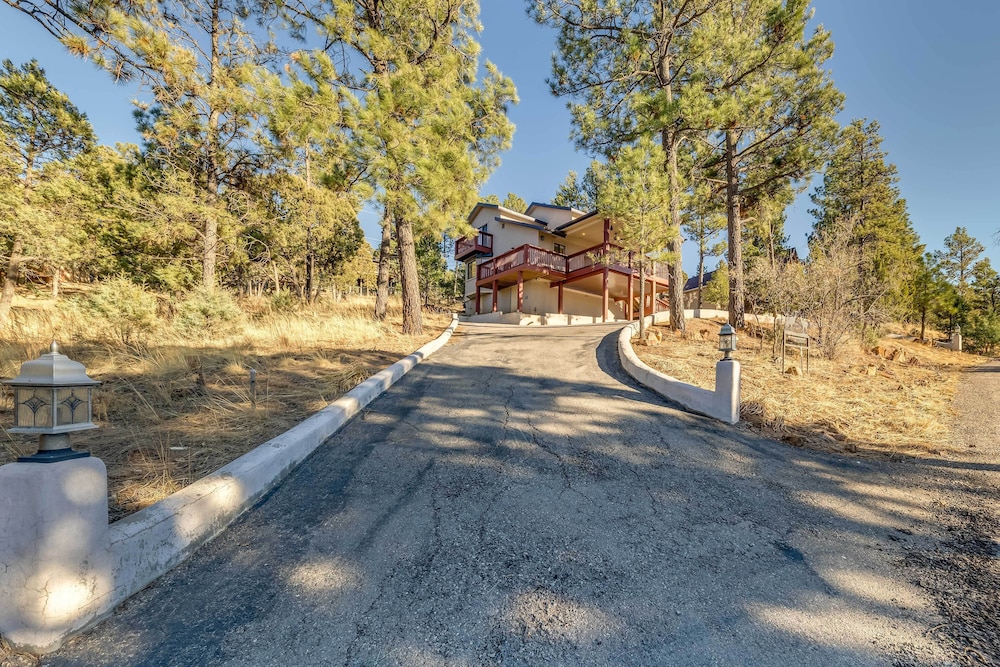 Wildlife Watching & Mtn Views: Luxe Ruidoso Escape view 3