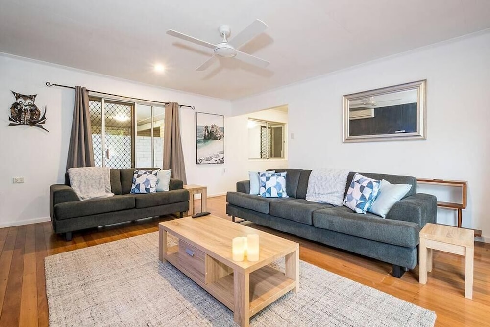 4 BDRM Pet Friendly Home 200m to Creek
