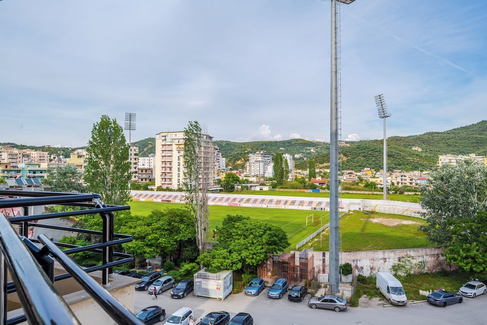 Kondo Stays - City Center Apartments
