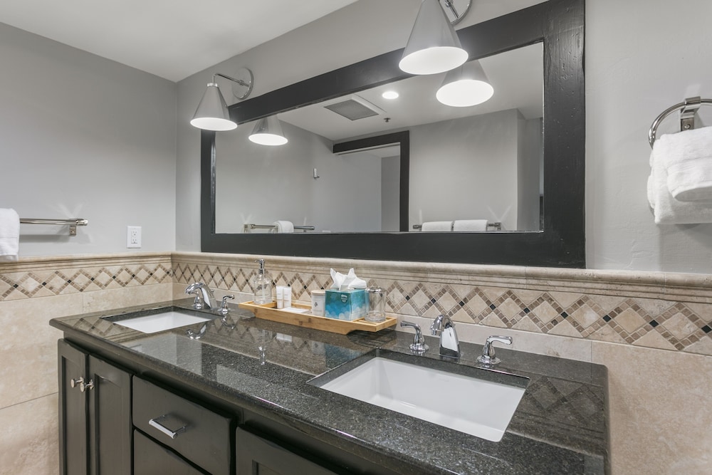 1158 - Three Bedroom Deluxe Stonebridge 3 Condo