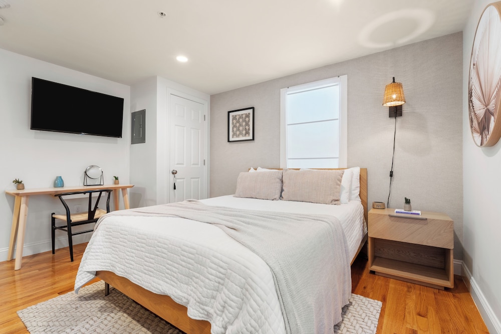 Hygge House Suites