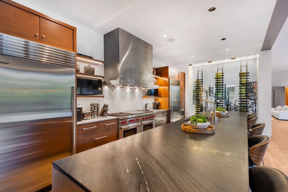 Beverly Glen Hillside Haven - Image 3