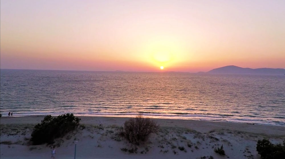 Seabreeze Villa - with Jacuzzi & heated pool