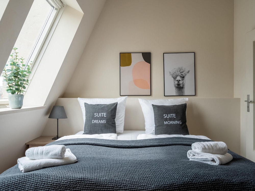 Schoenhouse Avenue by Limehome