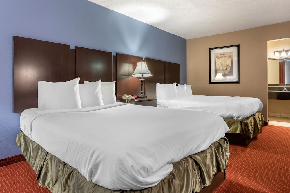 Lancaster Vacations - Rodeway Inn - Property Image 9