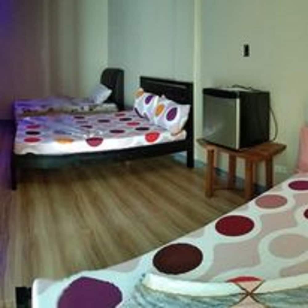 Hana-Natsu Resorts Pool & Hotel
