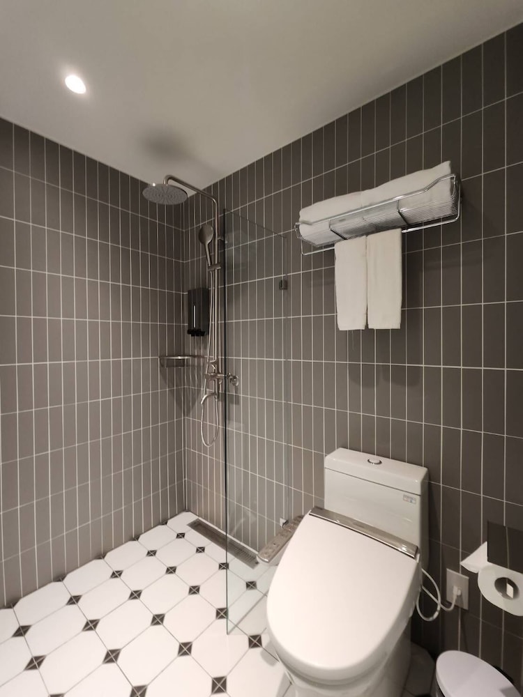 Fun Stay Inn Ximen