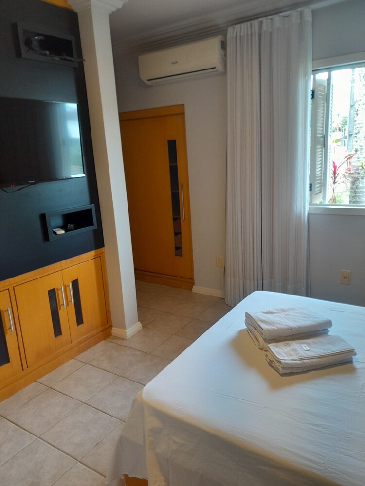 Casa com Piscina Churrasq e Wi-fi em Crici ma SC