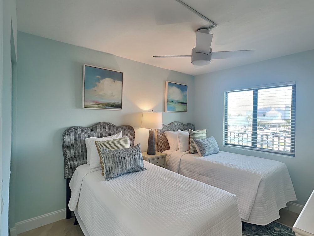 Seaside 3 by Distinctive Beach Rentals