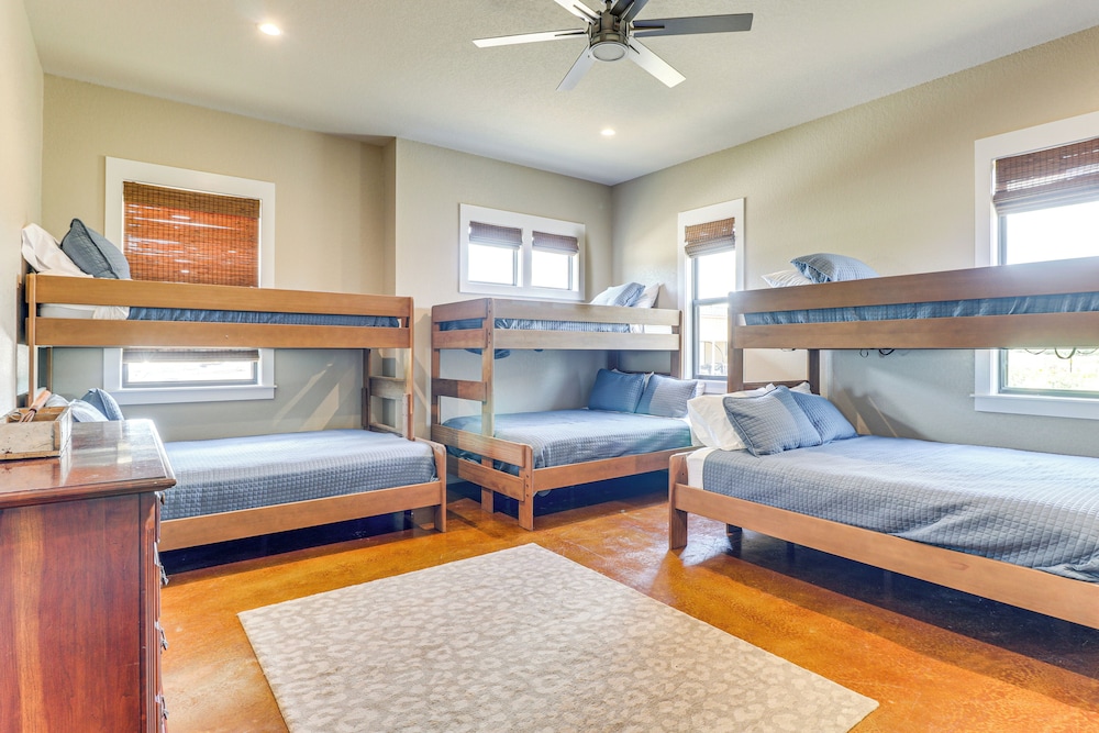 Spacious & Elegant Goldthwaite Escape on 72 Acres! view 4