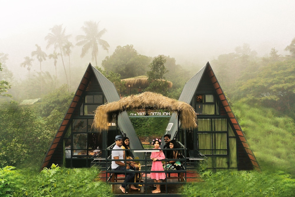 HOLISTIC STAY RESORT