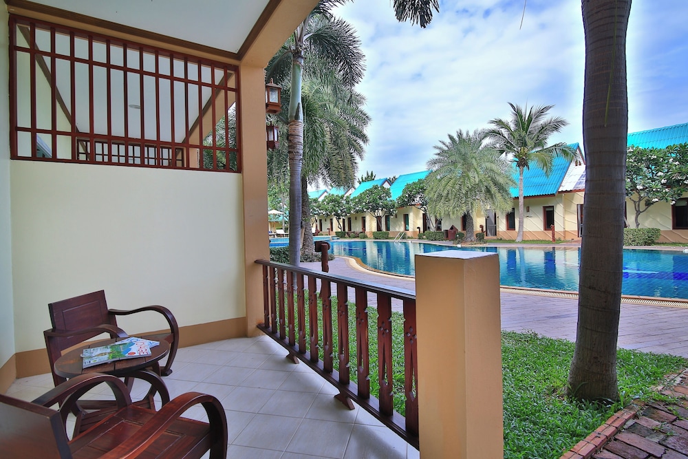 The Green Beach Resort