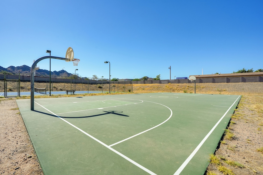 Family-friendly Condo w/ Pool Access in Phoenix!