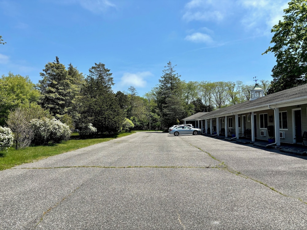 Westhampton Seabreeze Motel