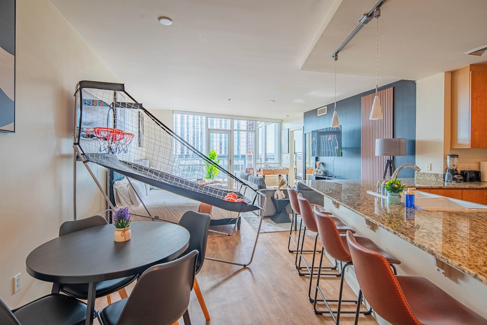 ROVE LIVING/KL - 44 Monroe
