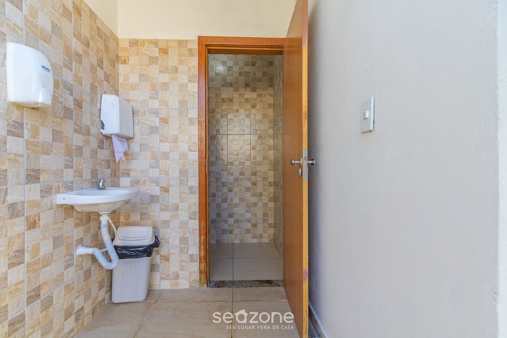 Elegant Duplex w Sw. Pool 280m fr the Beach Prm007