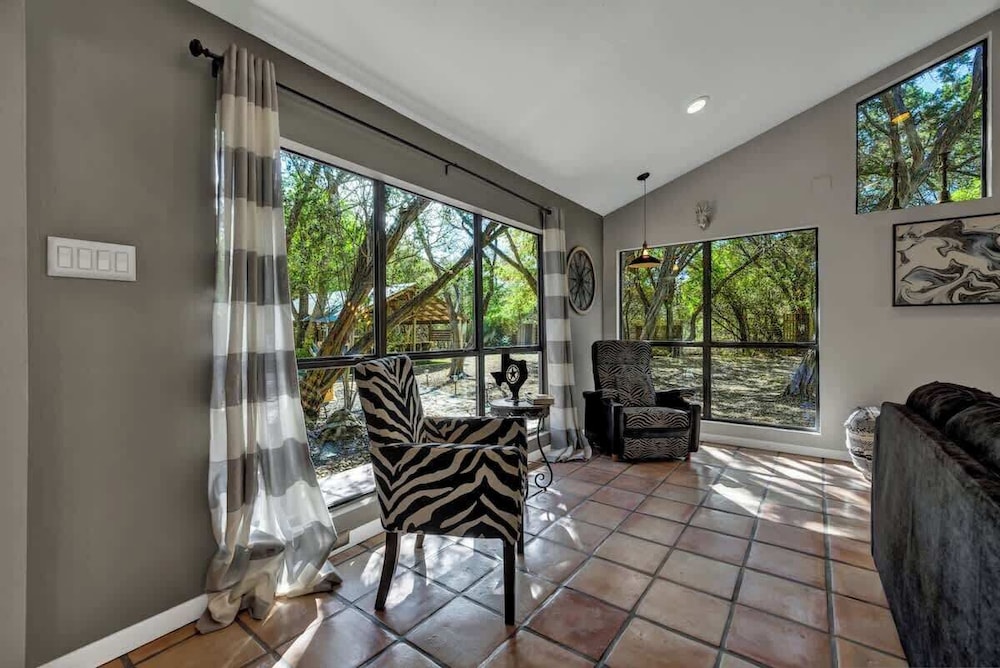 Terracotta Retreat/ Sleeps 30!