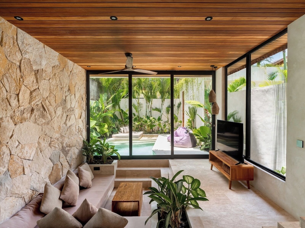 Blacksand Villas Echo Beach