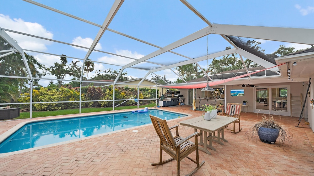 Gulf Tide Getaway 2 Bedroom Home