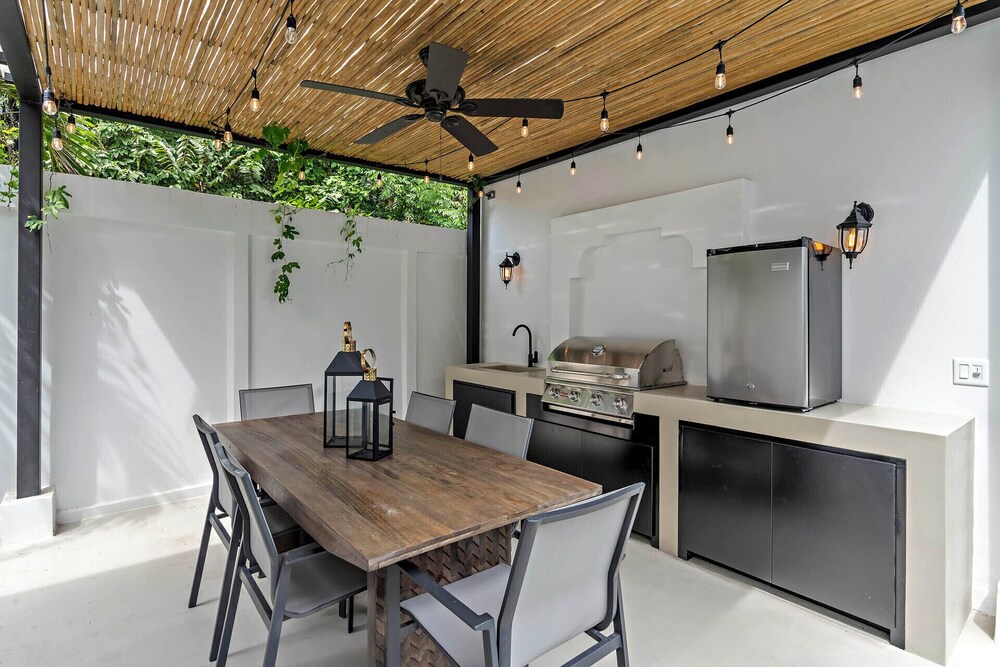 Modern Garden Villa with Private Pool, Outdoor Kitchen & Separate Casita Near Playa Potrero