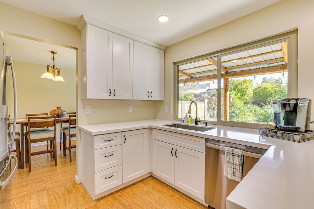 Hike, Golf & Explore: Large Phoenix Home w/ Grill