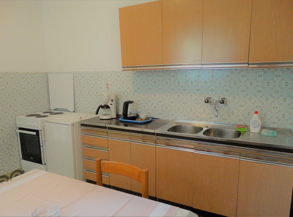 Airy Crikvenica Apartment With Terrace Close to Beach