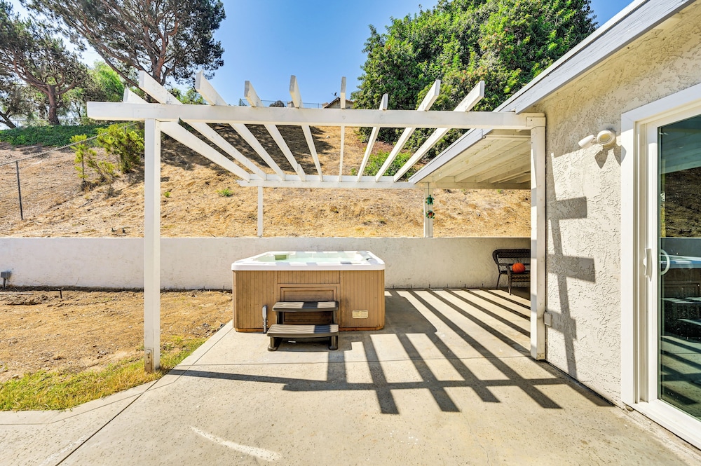 Fireplace, Hot Tub, Patio & Bbq: San Diego Home