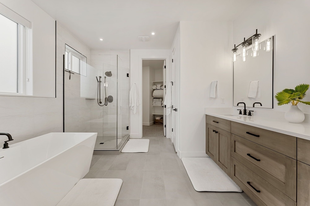Salt And Sol 5 Bedroom Townhouse