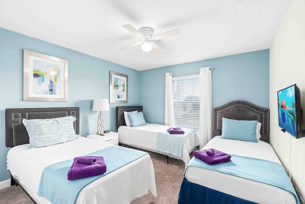 Super Dope- FUN Electric Home W Pool Amenities