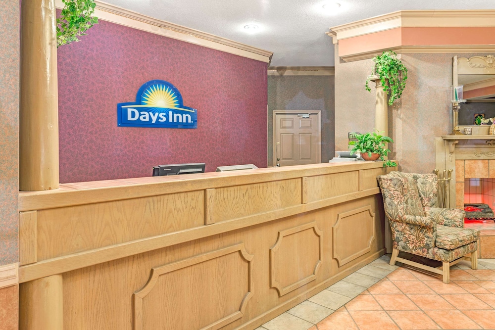 Days Inn  Suites by Wyndham Osceola AR - Property Image 2