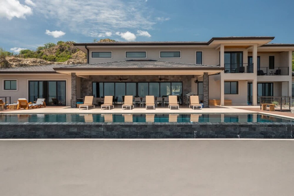 w Breathtaking 9BR Villa in Costa Rica