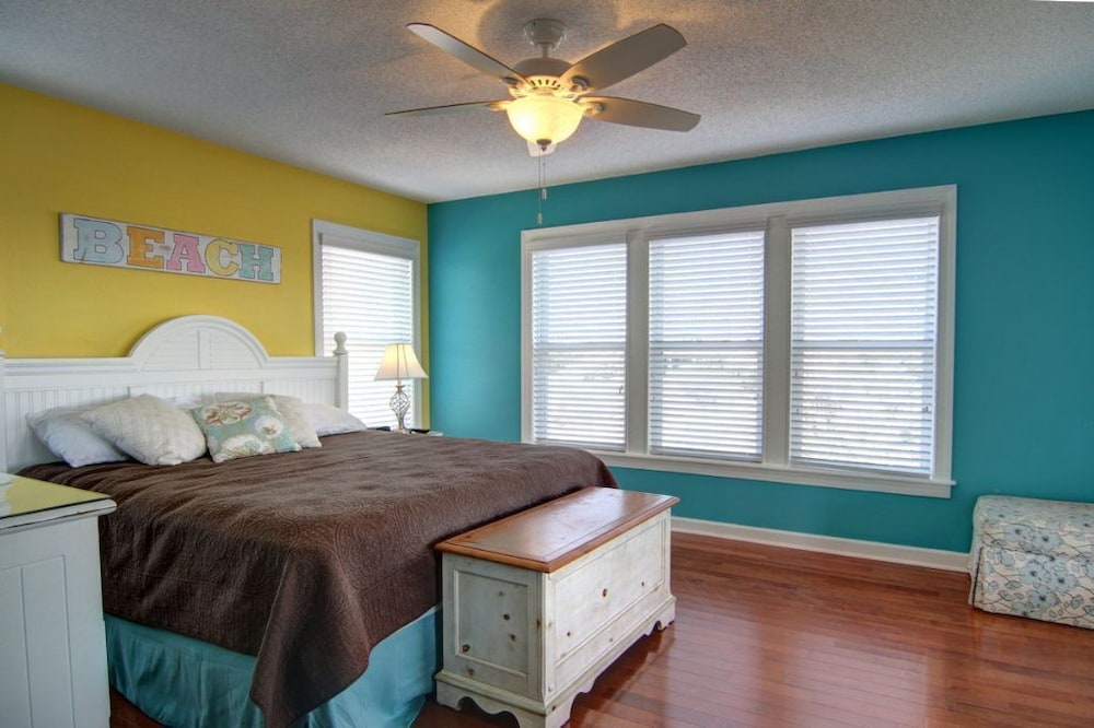 Dune Escape 5 Bedroom Home by RedAwning
