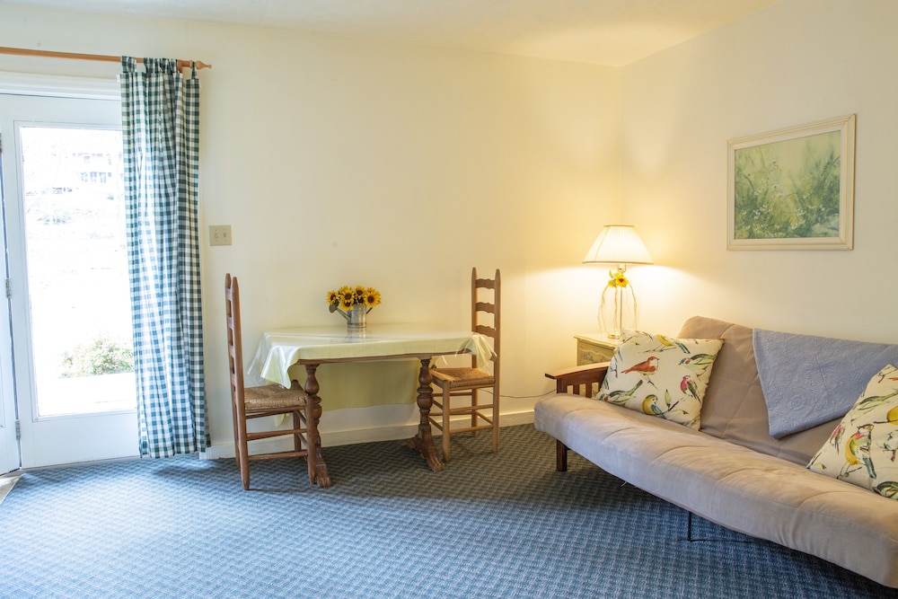 The Chimney Rock Inn & Cottages