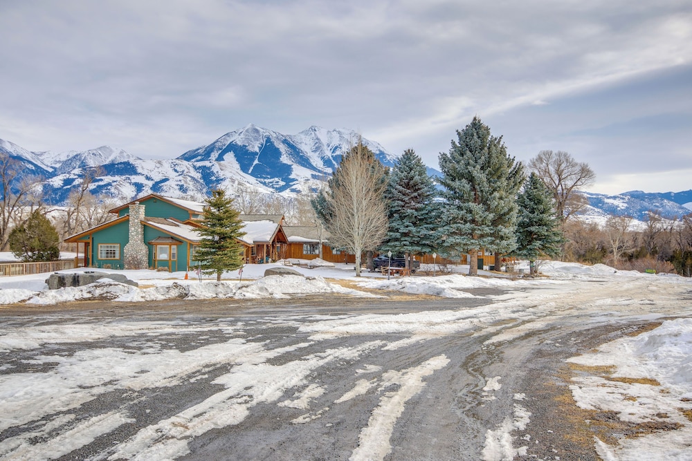 Spacious Yellowstone River Retreat w/ Trails!