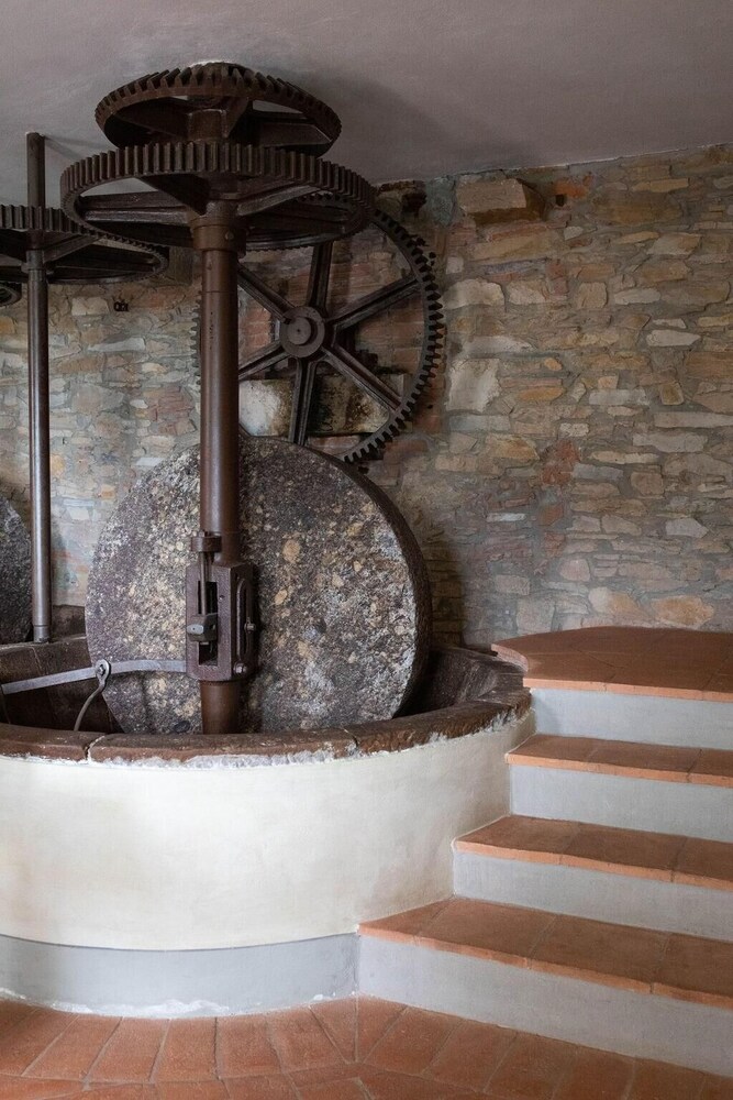 Luxury 6-bed Tuscan Villa Near Lucca and Florence view 4
