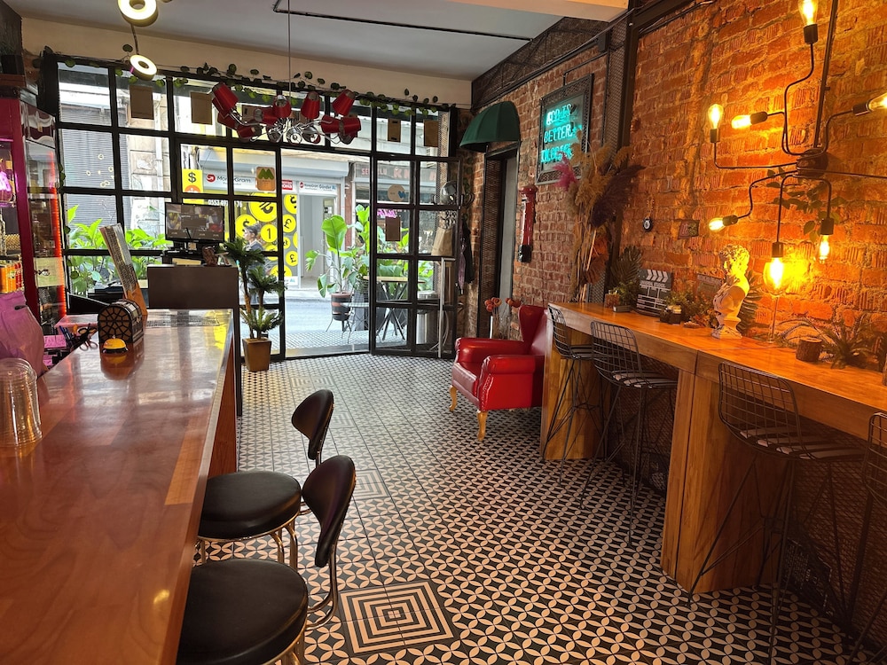 Black Art Otel - Image 18